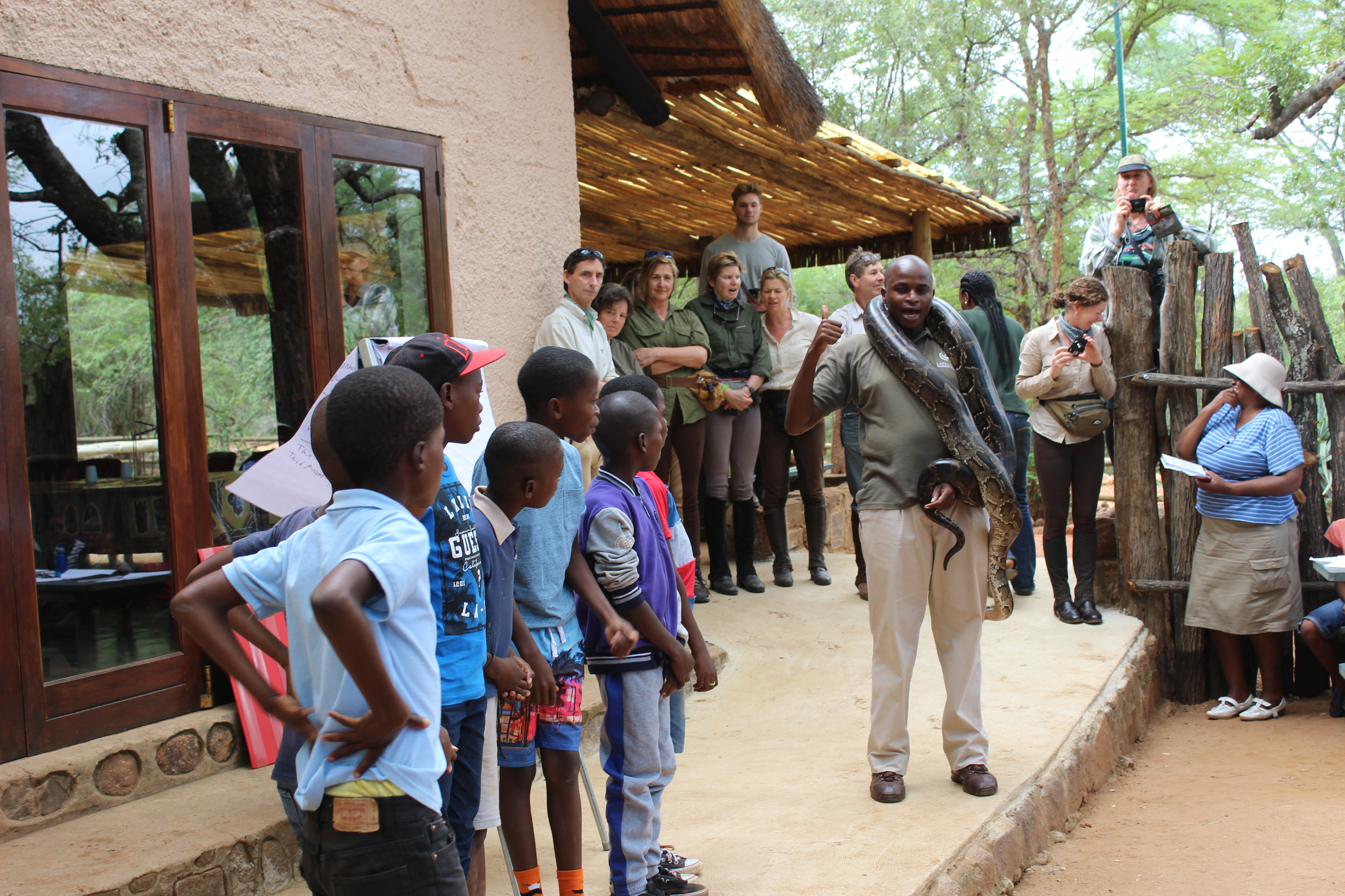 twt-riders-looking-around-lapalala-wilderness-school