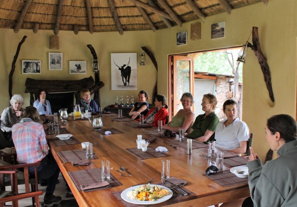 twt-ride-day-2-lulu-janie-elisa-and-others-having-lunch-at-ants-hill